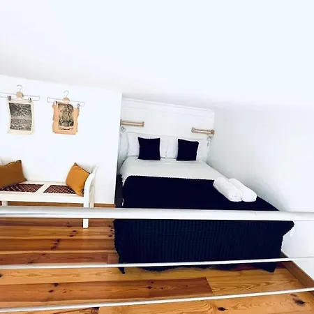 Апартаменты Lovely Mezzanino Close To Lx Factory Лиссабон