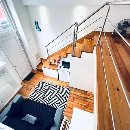 Lovely Mezzanino Close To Lx Factory Апартаменты Лиссабон