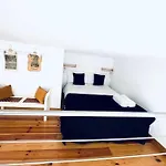 شقة Lovely Mezzanino Close To Lx Factory Lisboa