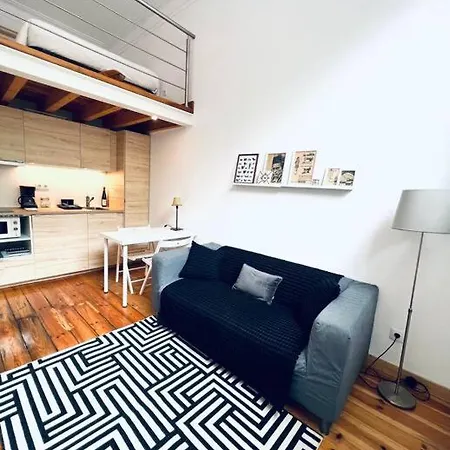 Lovely Mezzanino Close To Lx Factory Lissabon