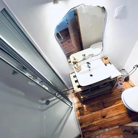 Lovely Mezzanino Close To Lx Factory Apartment Lissabon