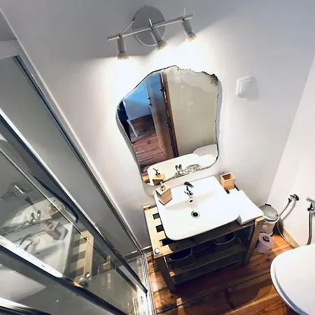 Lovely Mezzanino Close To Lx Factory