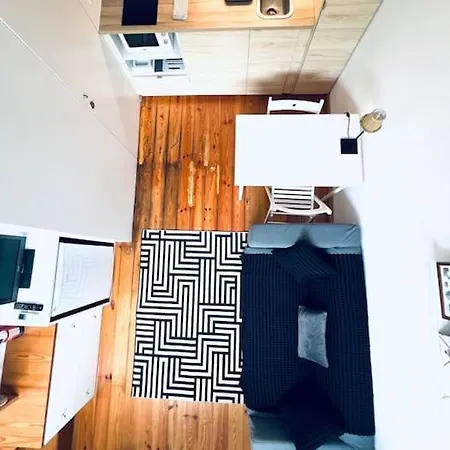 Апартаменти Lovely Mezzanino Close To Lx Factory *